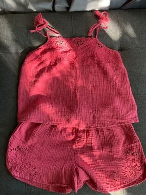 EUC Universal Thread Rose Shorts Set Size Medium